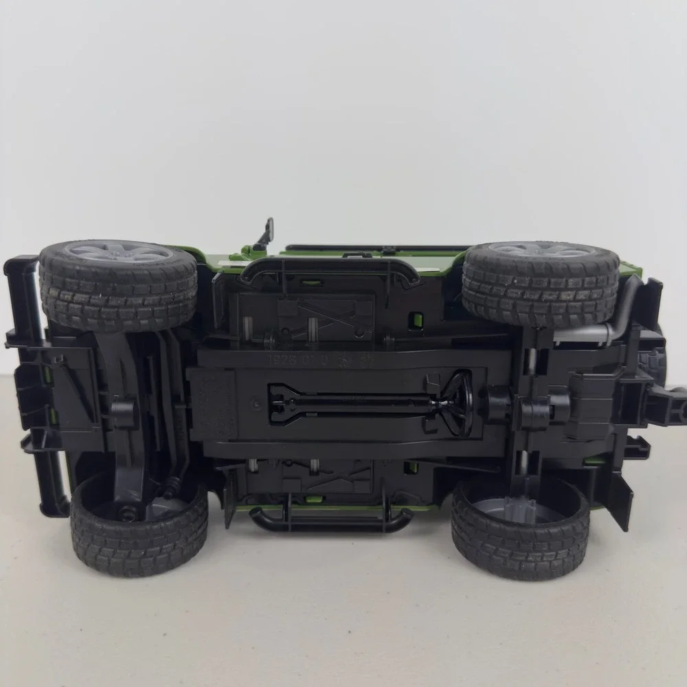 Bruder Land Rover Defender Station Wagon Green 1:16 Scale Toy Vehicle 02590 11in
